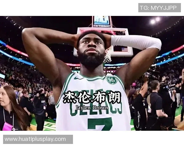 杰伦布朗左腿筋紧张状态不明绿军官方宣布回归存疑