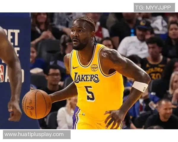 德里克怀特状态回暖却失绝杀三分20投7中贡献18分5篮板7助攻